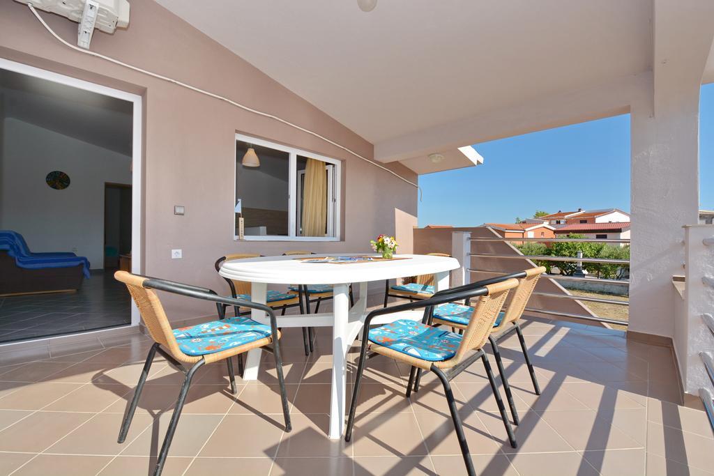 Apartment Marijana Vir Luaran gambar
